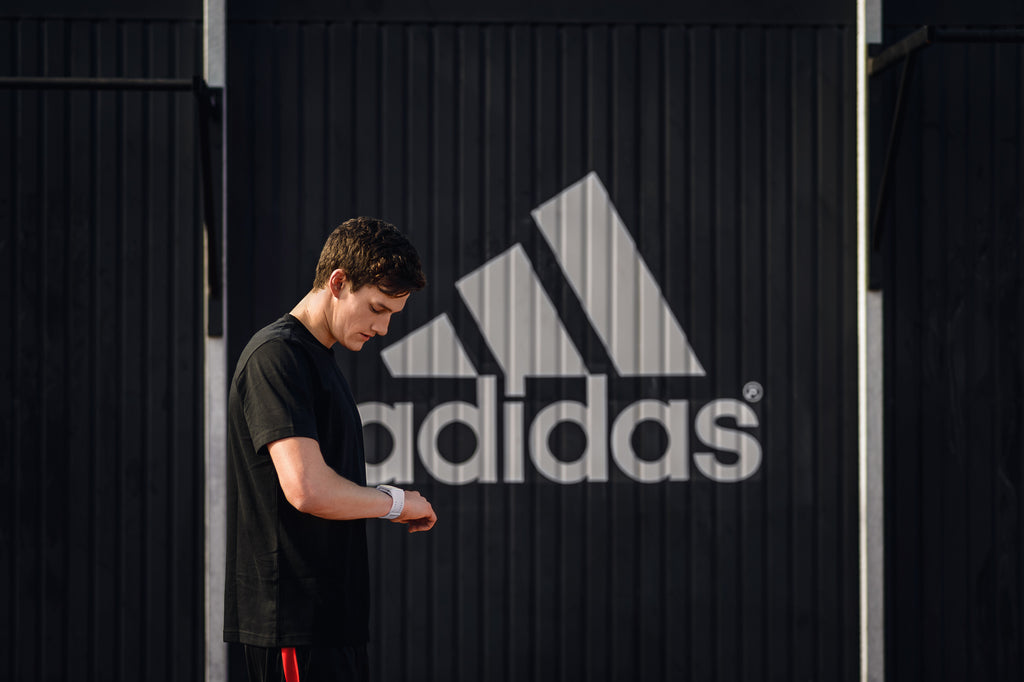 adidas l'histoire de la marque biographie sport ses débuts son logo trois bandes sportif 