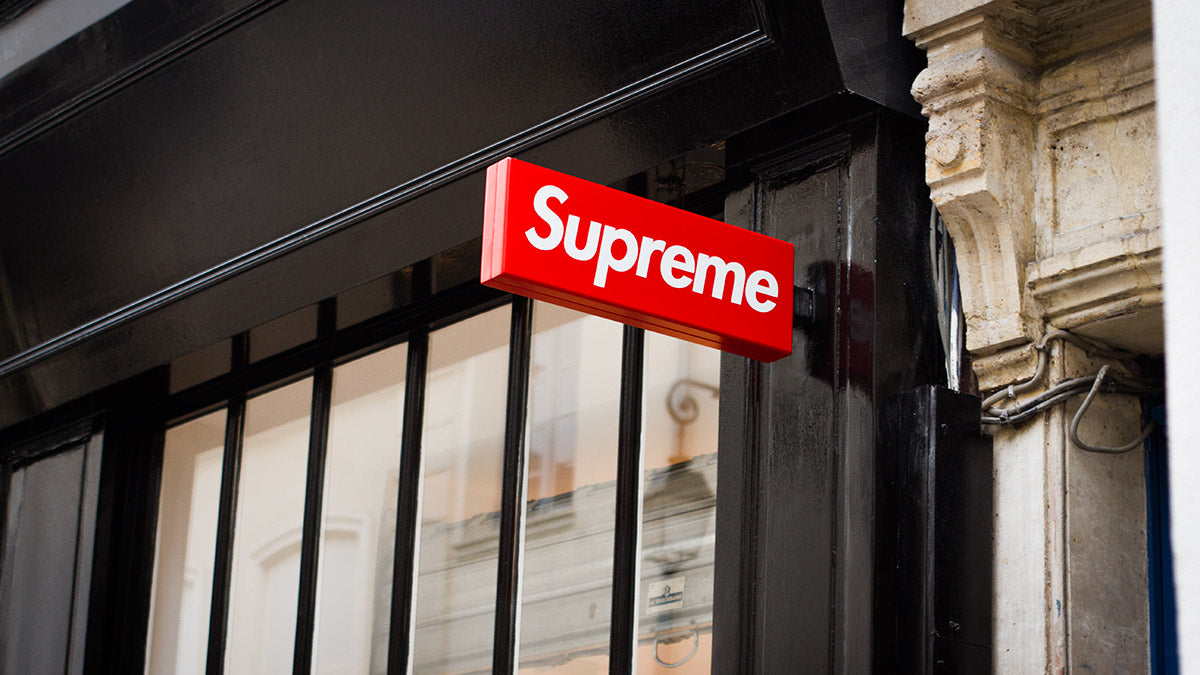 L'histoire de la marque supreme, son logo, ses débuts, james jebbia, boutique, marque de vetements streetwear fashion 