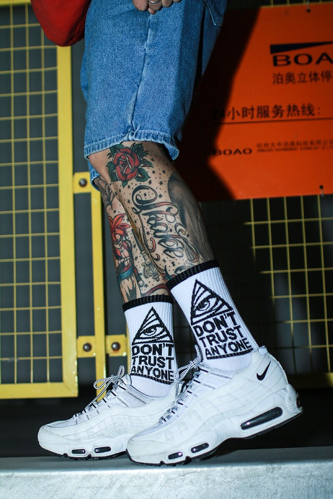 "DON'T TRUST ANYONE" Chaussettes Montantes Streetwear - URB1™ - URB1™ Vêtements Streetwear mode boutique streetwear shop