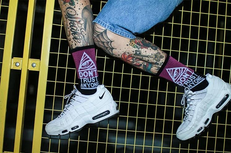 "DON'T TRUST ANYONE" Chaussettes Montantes Streetwear - URB1™ - URB1™ Vêtements Streetwear mode boutique streetwear shop